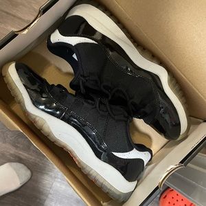 JORDANS 11 Retro